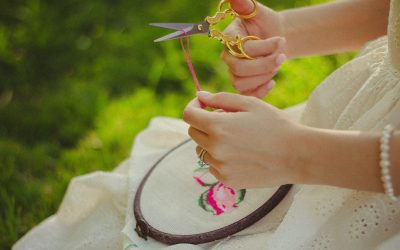 10 सर्वश्रेष्ठ ओपन-वर्ल्ड सर्वाइवल RPGs जिनमें गहरी क्राफ्टिंग मेकॅनिक्स हैं