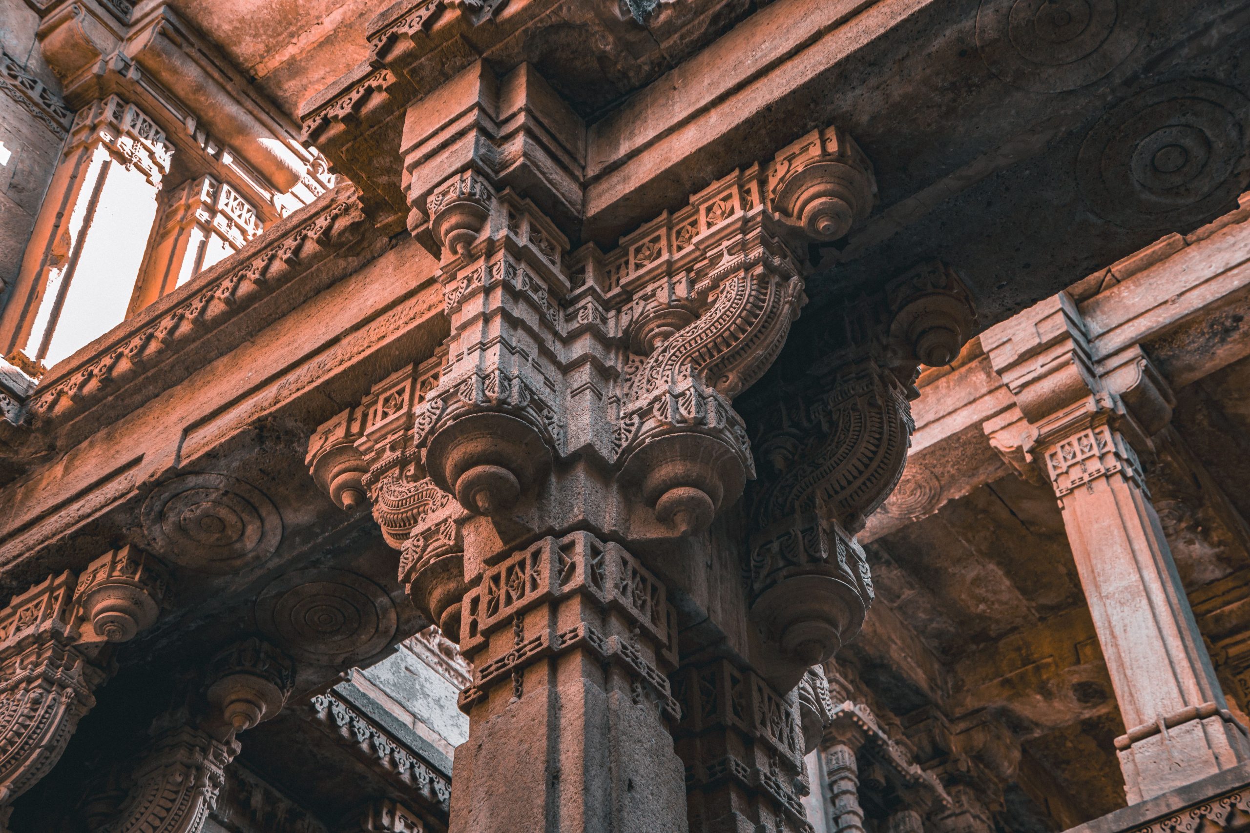 इतिहासिक वास्तुकला शैलियों की पहचान के लिए 10 बेहतरीन गाइड